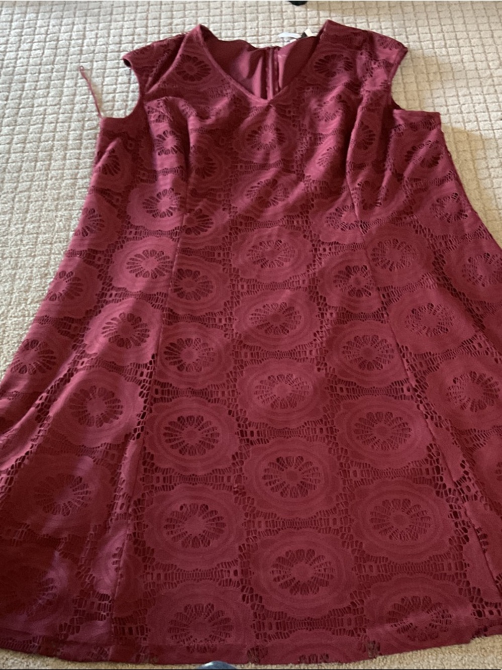 Sleeveless Lace Midi Dress in Burgundy